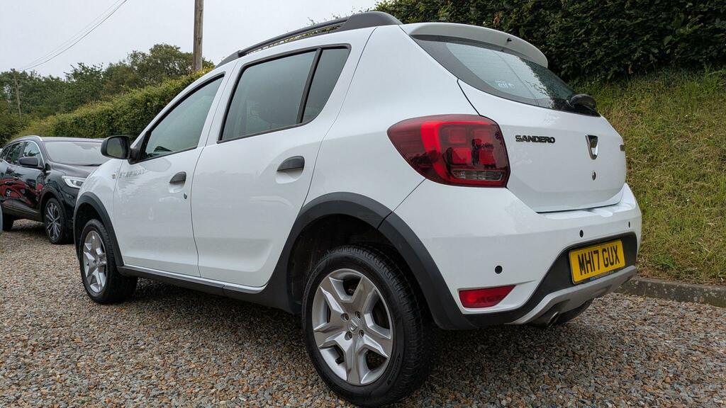 Dacia Sandero Stepway 0.9 Tce Laureate Euro 6 Ss MH17GUX White #5