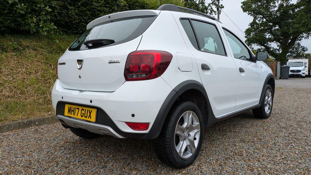 Dacia Sandero Stepway 0.9 Tce Laureate Euro 6 Ss MH17GUX White #3