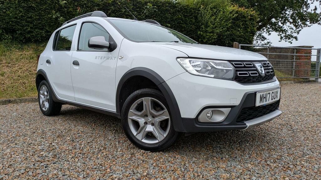 Dacia Sandero Stepway 0.9 Tce Laureate Euro 6 Ss MH17GUX White