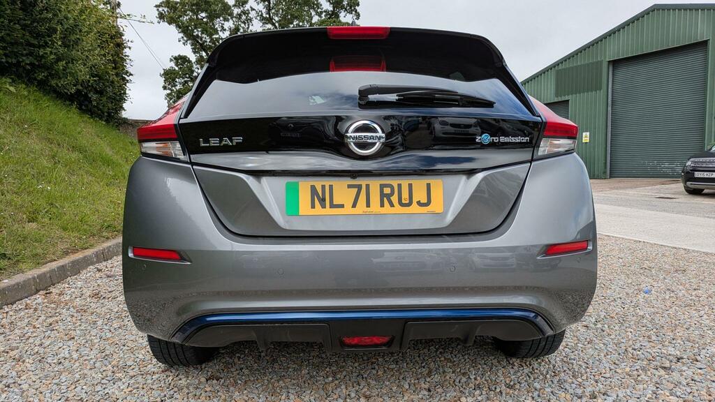 Nissan Leaf N-connecta Hatchback Red #15