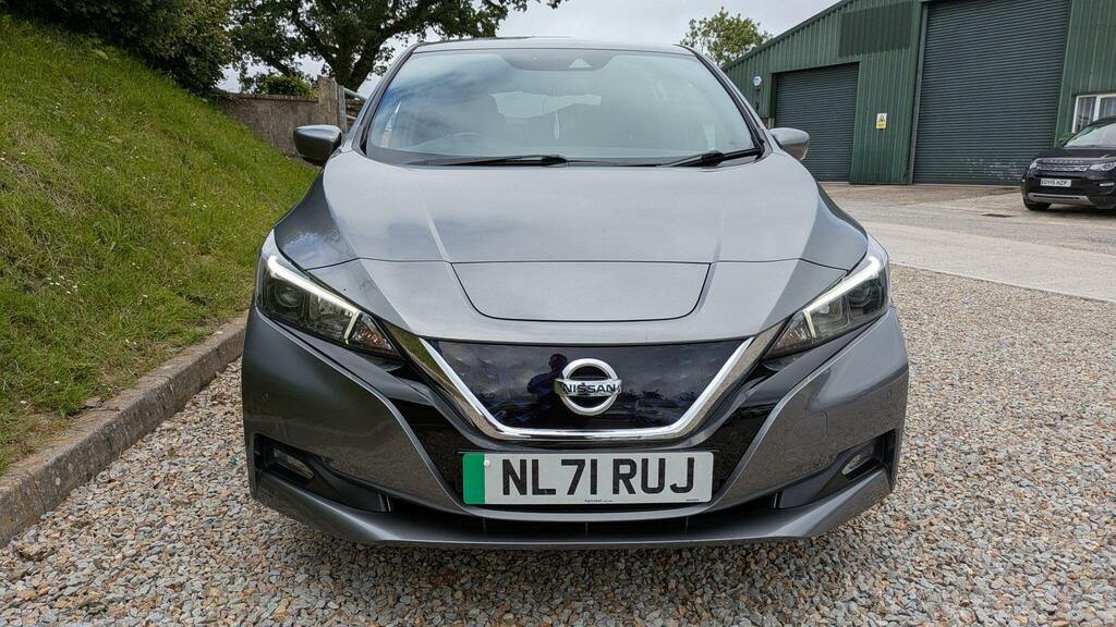 Nissan Leaf N-connecta Hatchback Red #13