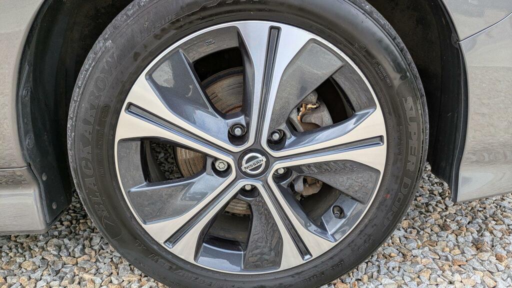 Nissan Leaf N-connecta Hatchback Red #16