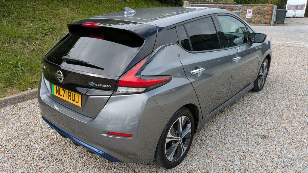 Nissan Leaf N-connecta Hatchback Red #10