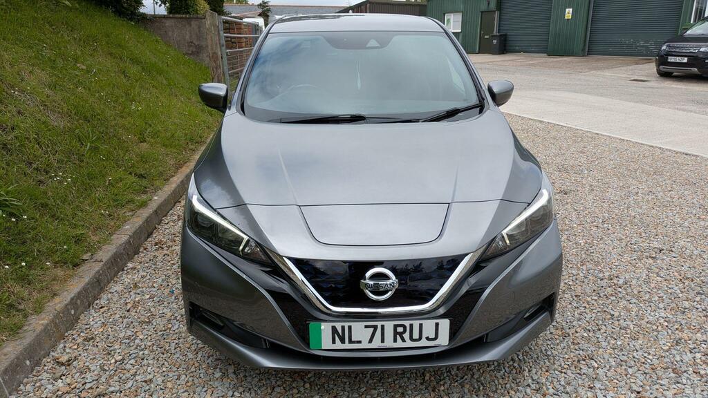 Nissan Leaf N-connecta Hatchback Red #8