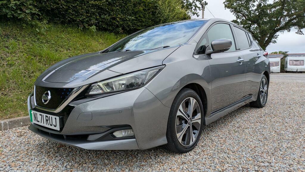 Nissan Leaf N-connecta Hatchback Red #7