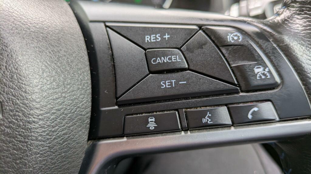 Nissan Leaf N-connecta Hatchback Red #26