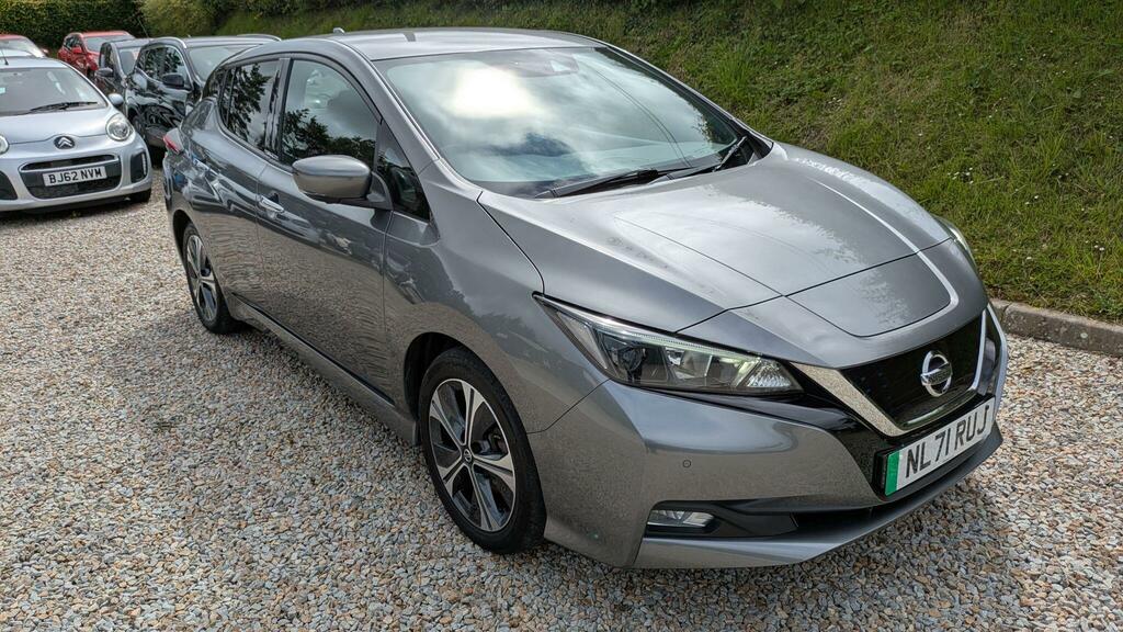 Nissan Leaf N-connecta Hatchback Red #11