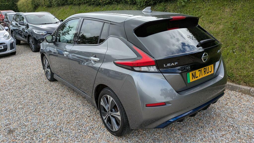 Nissan Leaf N-connecta Hatchback Red #9