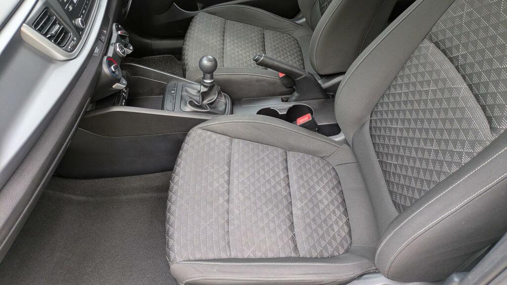 Kia RIO 1.2 2 83 Bhp White #30