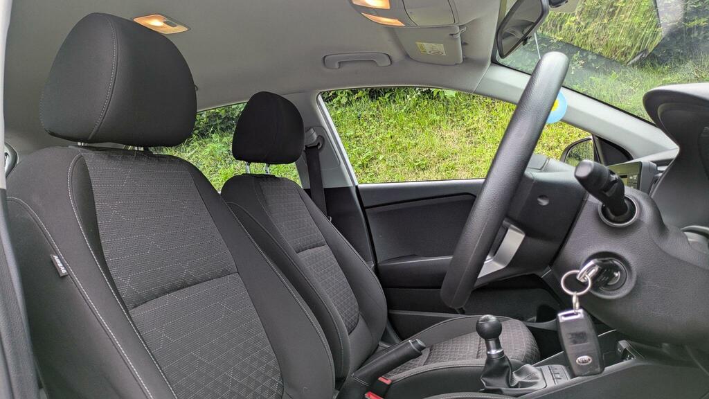 Kia RIO 1.2 2 83 Bhp White #25