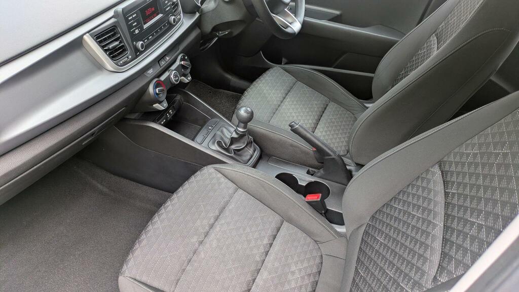 Kia RIO 1.2 2 83 Bhp White #29