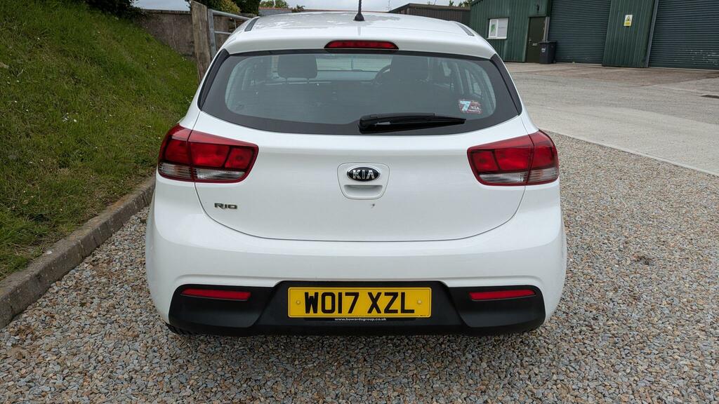 Kia RIO 1.2 2 83 Bhp White #14