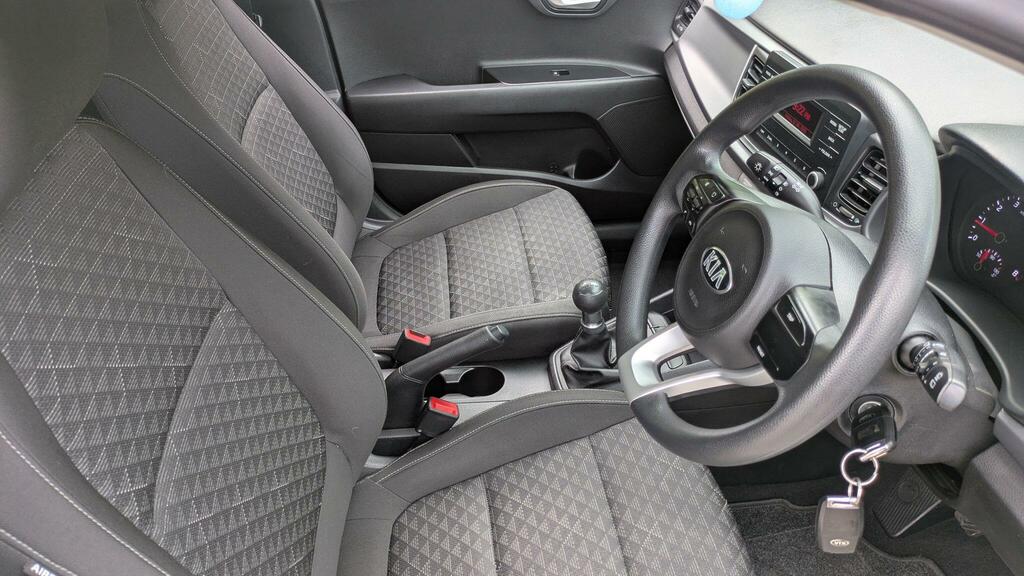Kia RIO 1.2 2 83 Bhp White #26