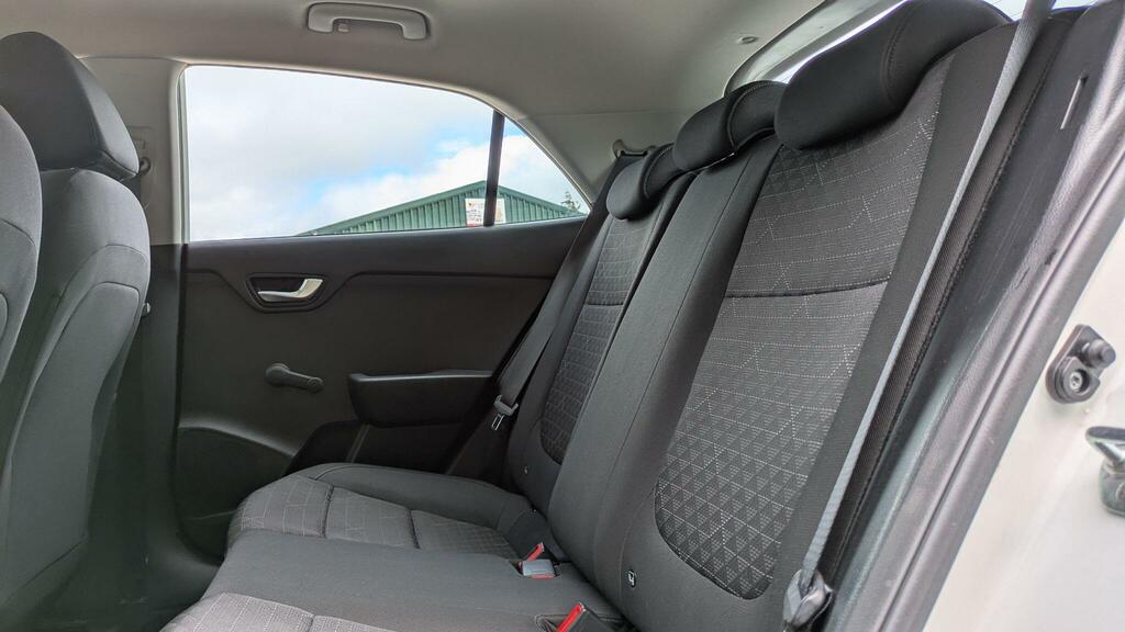 Kia RIO 1.2 2 83 Bhp White #33