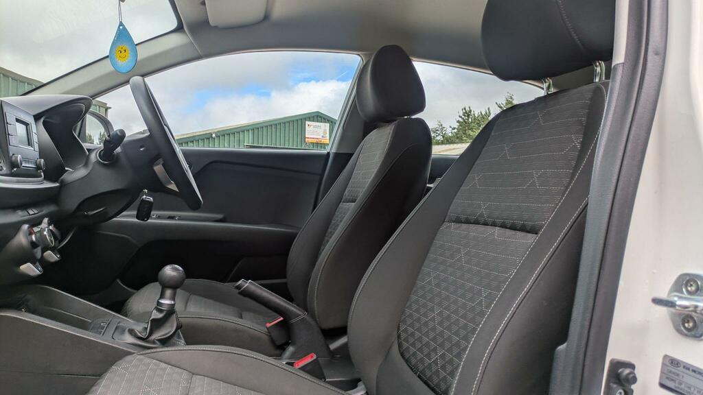 Kia RIO 1.2 2 83 Bhp White #28