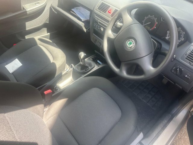 Skoda Fabia 1.4 16V Ambiente Silver #2