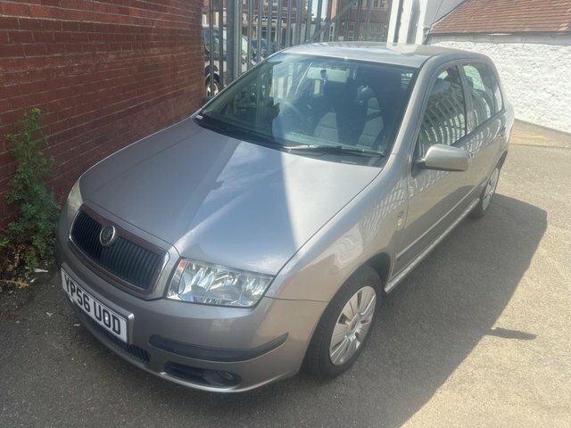 Skoda Fabia 1.4 16V Ambiente Silver #1