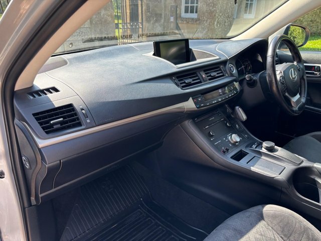 Lexus CT 1.8 200H Advance Plus Cvt Euro 6 Ss Red #30