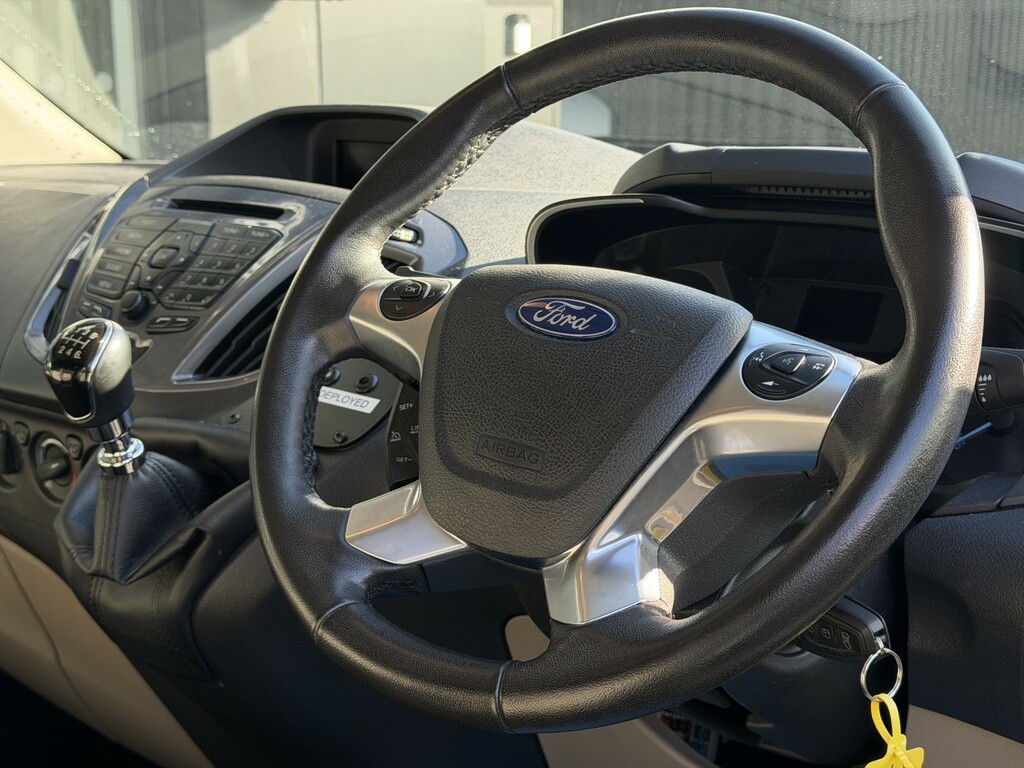 Ford Tourneo Custom #10