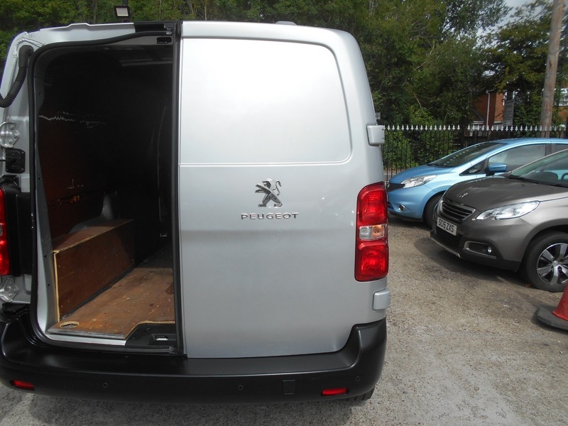 Peugeot Expert 2.0 Bluehdi 1400 Professional Standard Panel Van M White #21