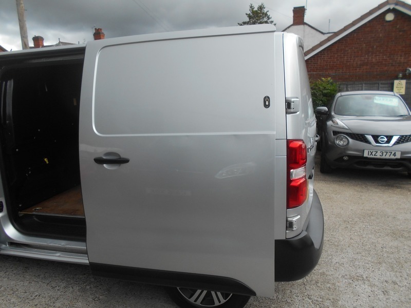 Peugeot Expert 2.0 Bluehdi 1400 Professional Standard Panel Van M White #17
