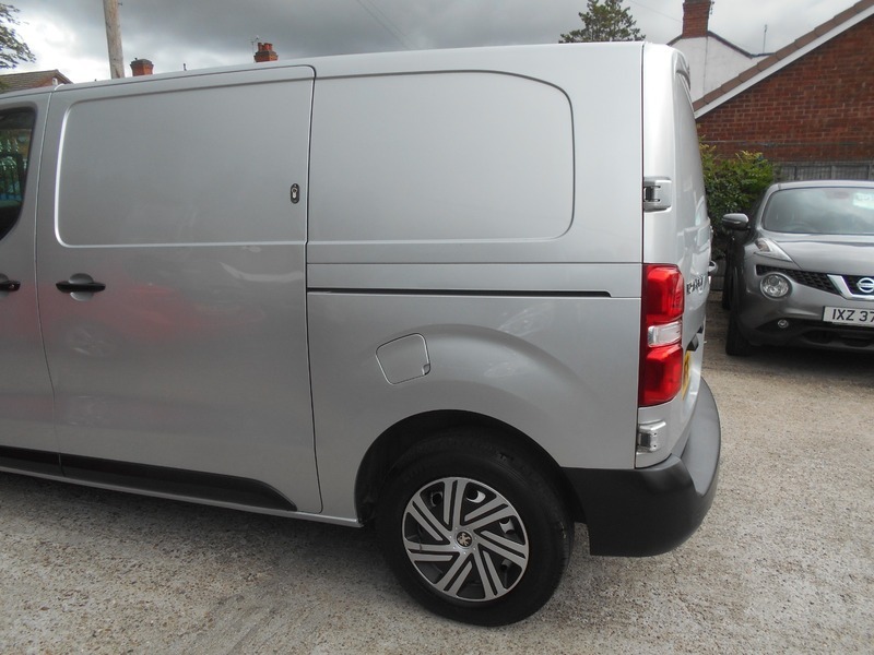 Peugeot Expert 2.0 Bluehdi 1400 Professional Standard Panel Van M White #18