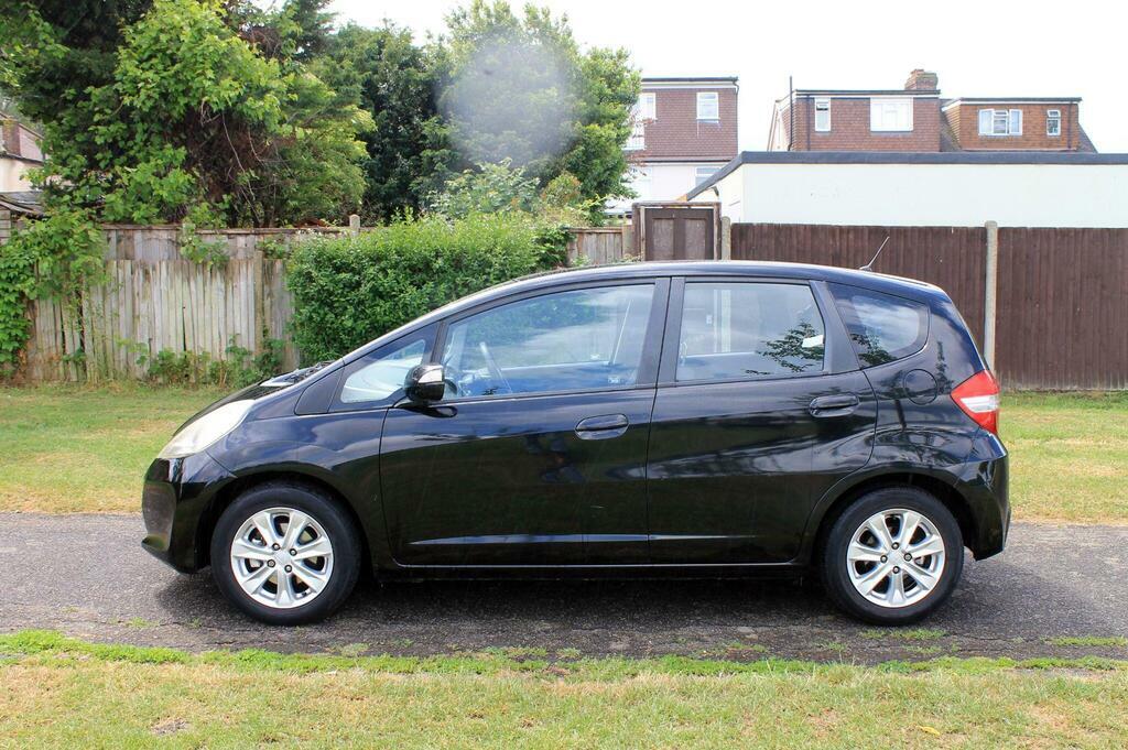 Honda Jazz 2011 Honda Jazz 1.4 I-vtec Es Hatchback Black #6