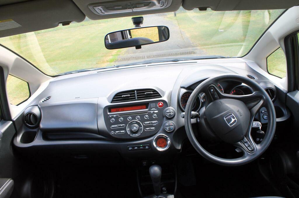 Honda Jazz 2011 Honda Jazz 1.4 I-vtec Es Hatchback Black #3