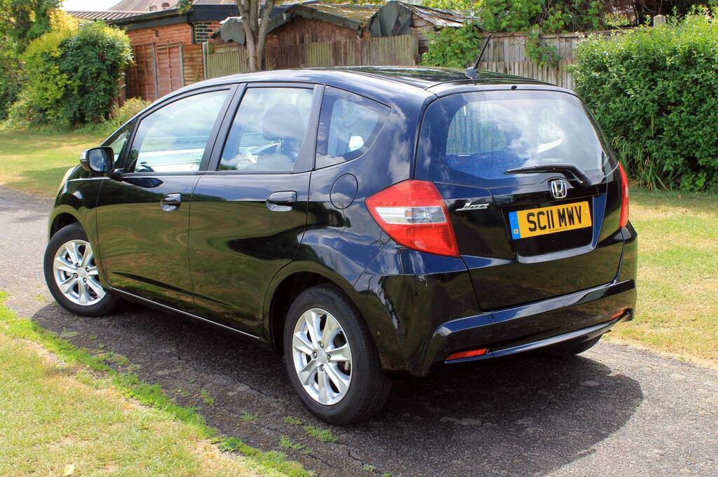 Honda Jazz 2011 Honda Jazz 1.4 I-vtec Es Hatchback Black #5