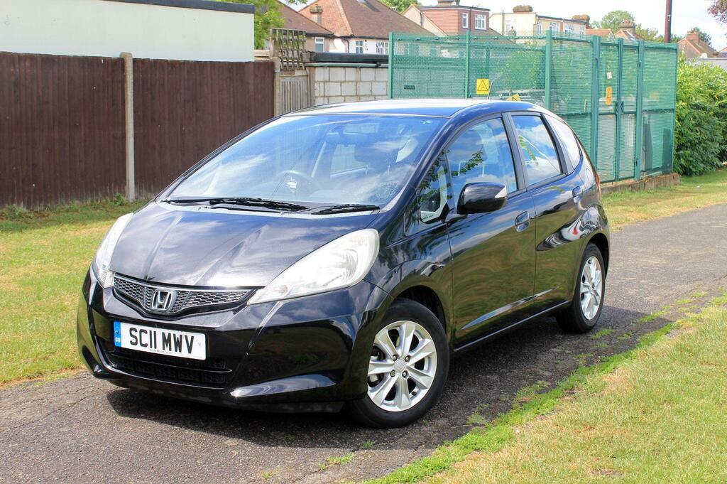 Honda Jazz 2011 Honda Jazz 1.4 I-vtec Es Hatchback Black #4