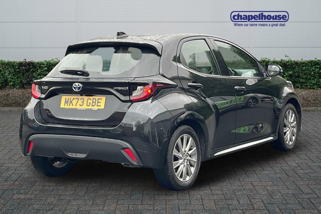 Toyota Yaris Icon Hev Cvt 1.5 MK73GBE Black #3