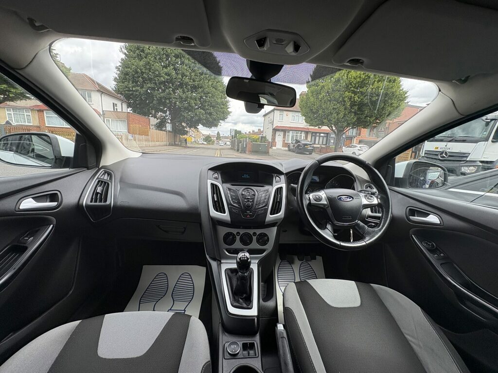 Ford Focus 1.6 Zetec Euro 5 OV63NNA White #6