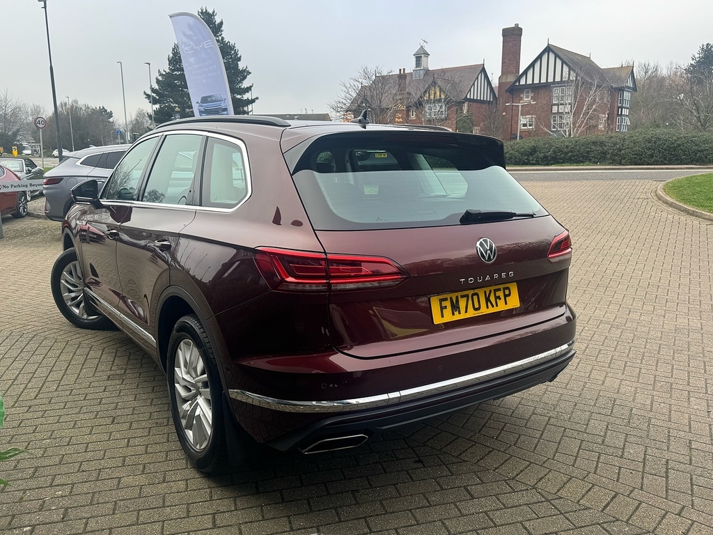 Volkswagen Touareg Tdi V6 Sel Red #3