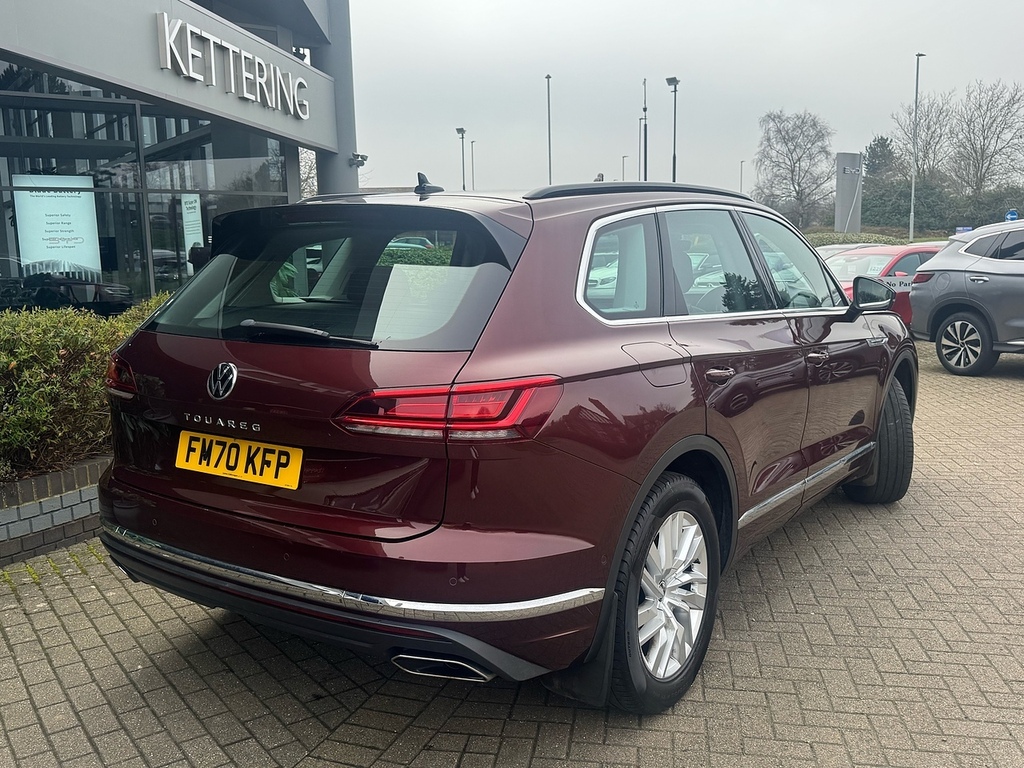 Volkswagen Touareg Tdi V6 Sel Red #2