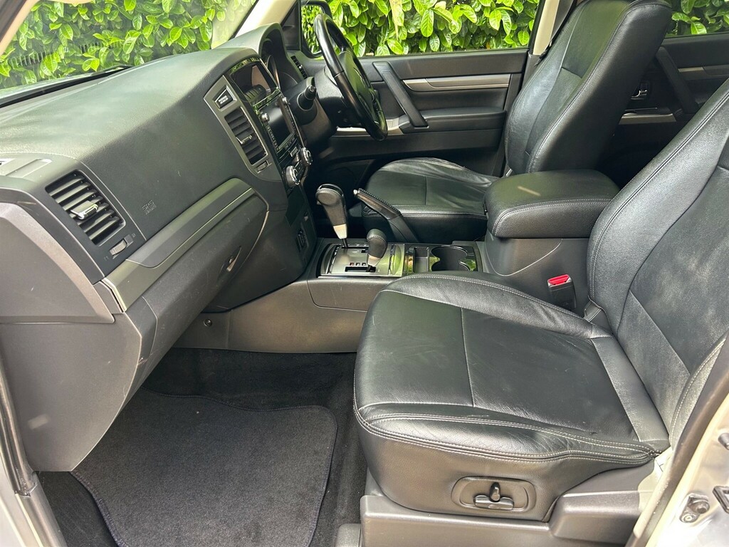 Mitsubishi Shogun 3.2 Di-dc 197 Barbarian Black #30