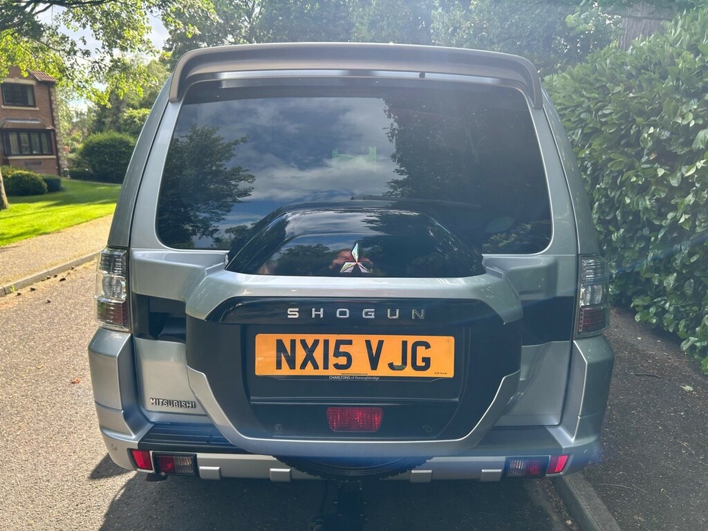Mitsubishi Shogun 3.2 Di-dc 197 Barbarian Black #27