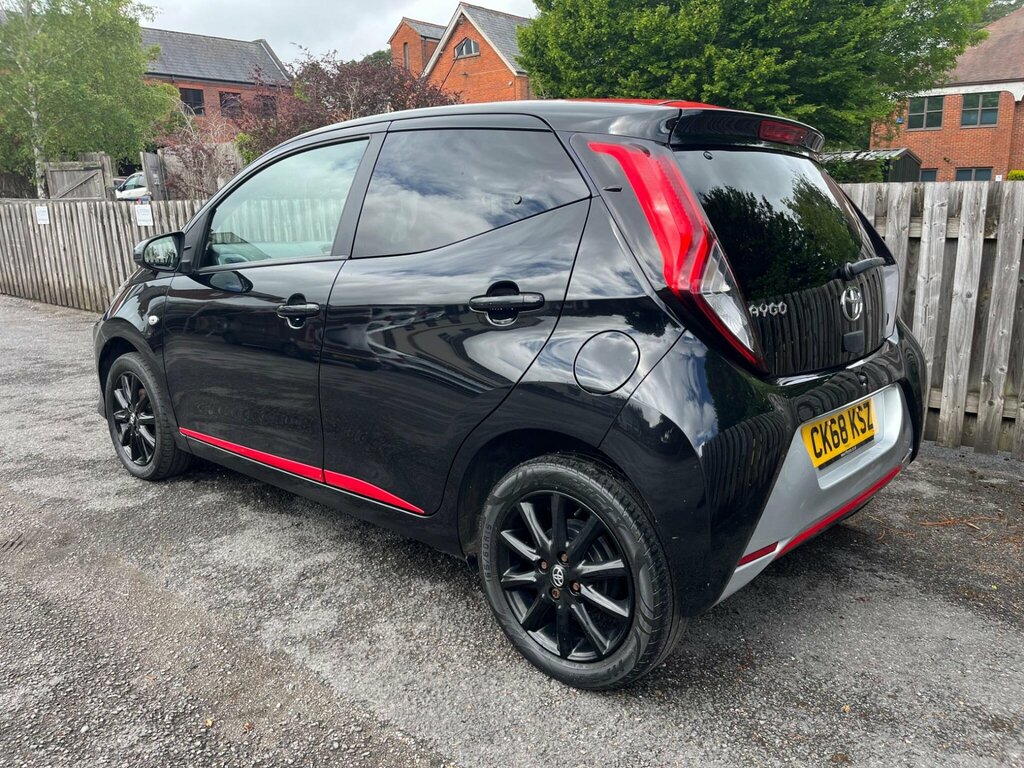 Toyota Aygo 1.0 Vvt-i X-press Euro 6 CK68KSZ Black #3
