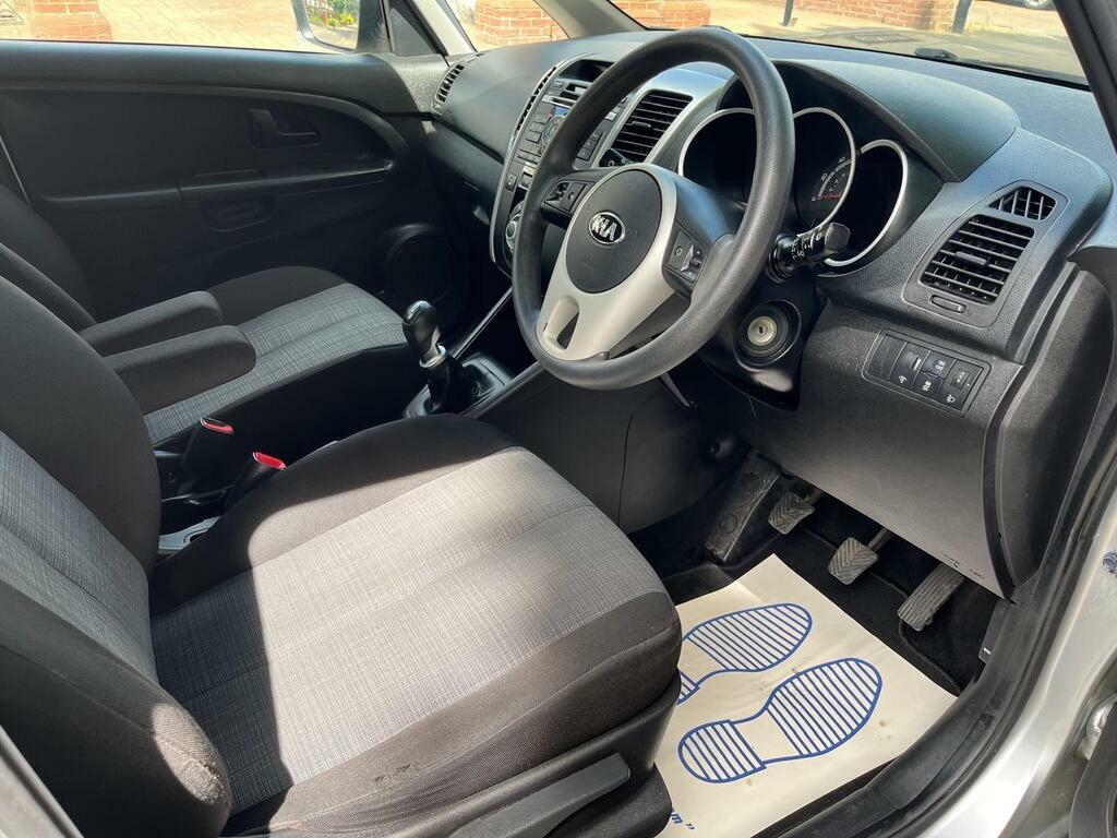 Kia Venga 2 White #8