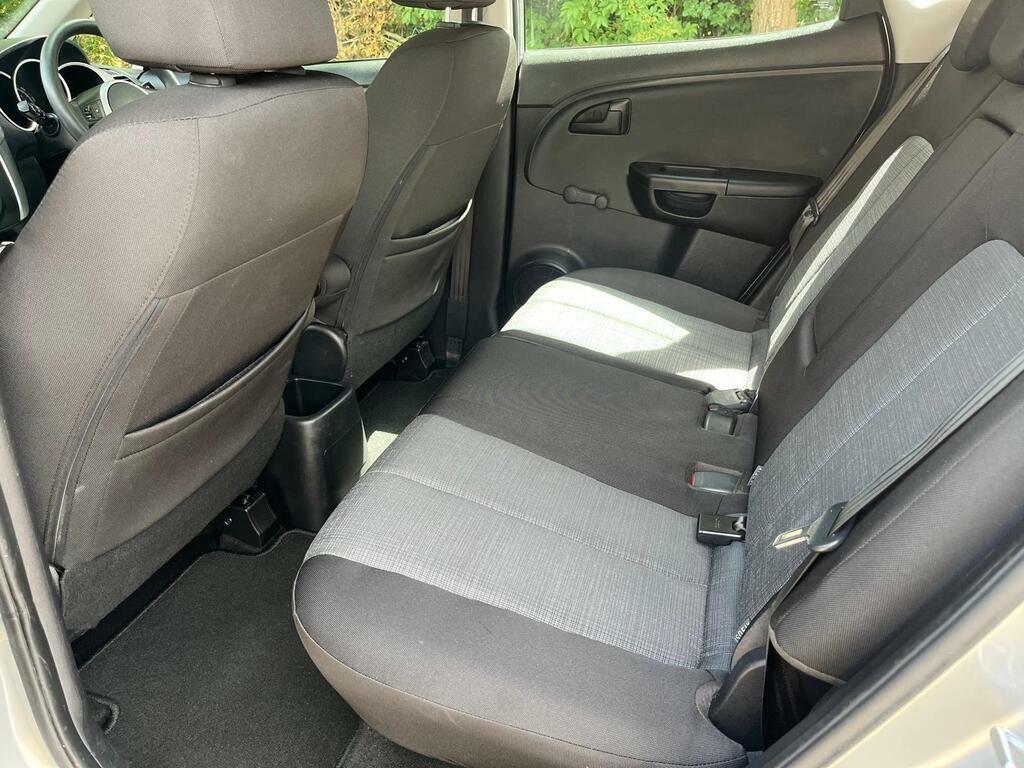 Kia Venga 2 White #7