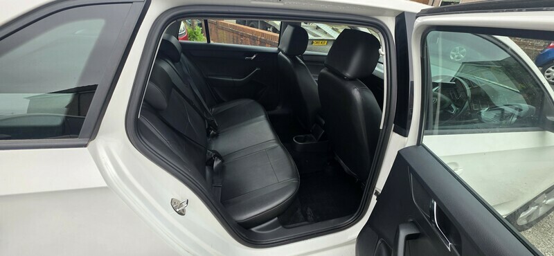 Skoda Rapid Spaceback Spaceback 1.6 Tdi Se Silver #13