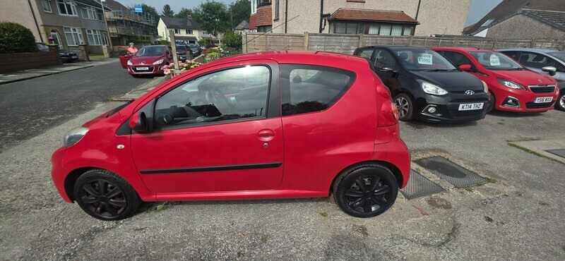 Peugeot 107 Urban 20 A Year Red #3