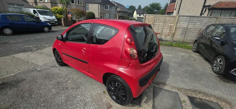 Peugeot 107 Urban 20 A Year Red #6