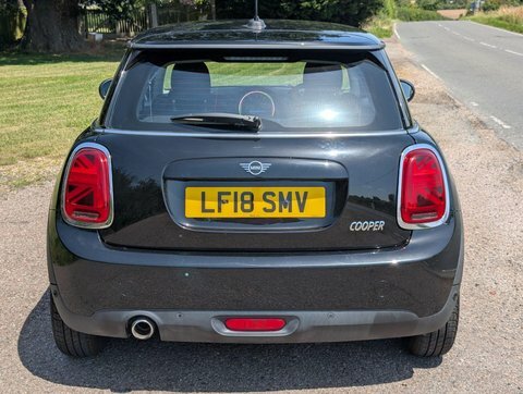 Mini Hatch 1.5 Cooper Steptronic Black #6