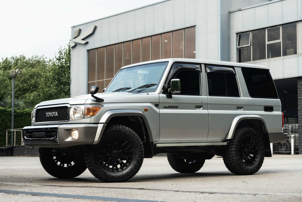 Toyota Land Cruiser 2.5 Td II Suv 85 Bhp Silver #3