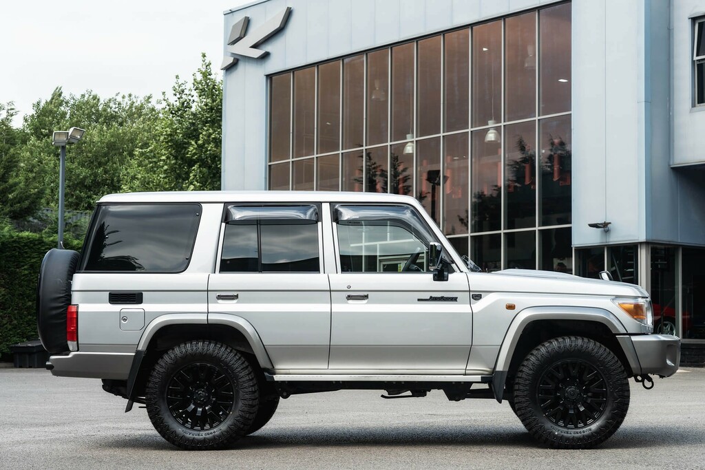 Toyota Land Cruiser 2.5 Td II Suv 85 Bhp Silver #5