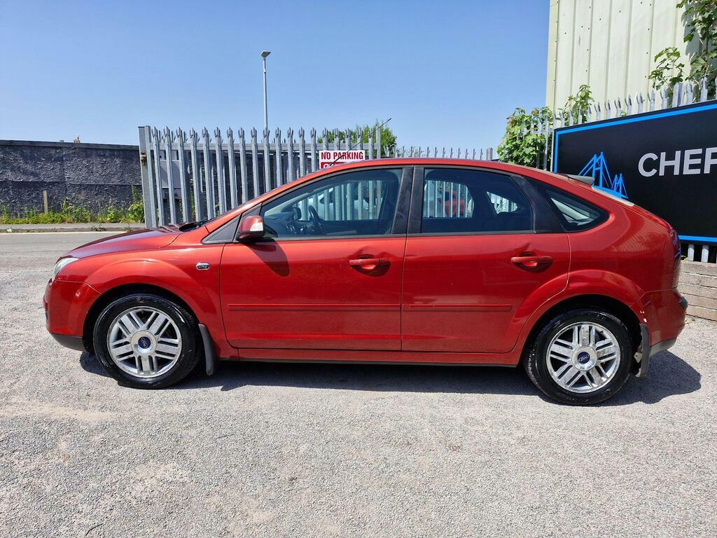 Ford Focus 1.6 Ghia Red #4