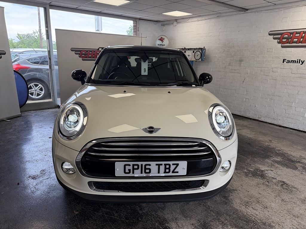 Mini Hatch Cooper White #3