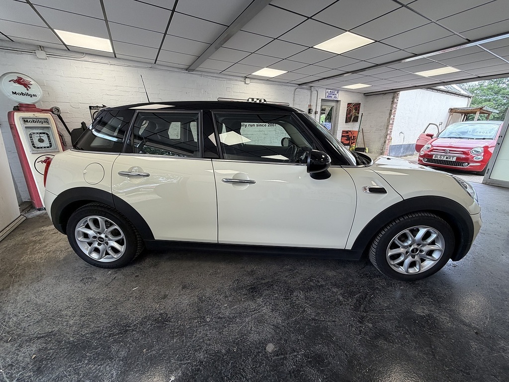 Mini Hatch Cooper White #5