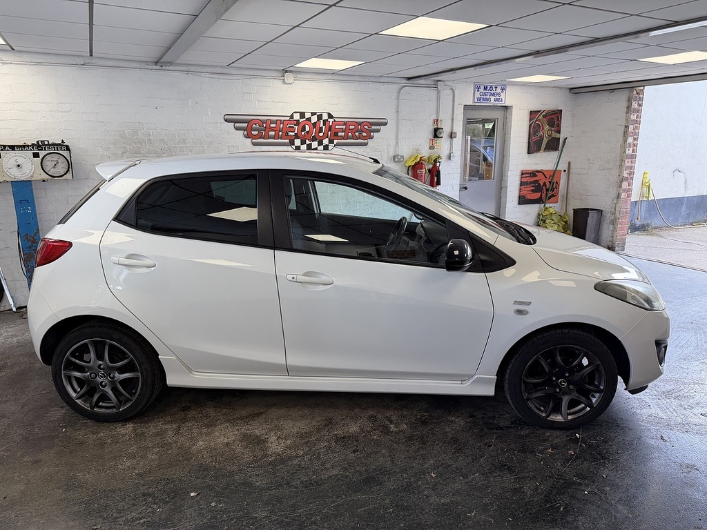 Mazda 2 Venture White #5