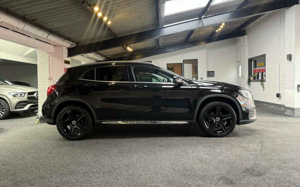 Mercedes-Benz GLA Class 1.6 Gla200 Amg Line Edition Plus 7G-dct Euro 6 Black #2